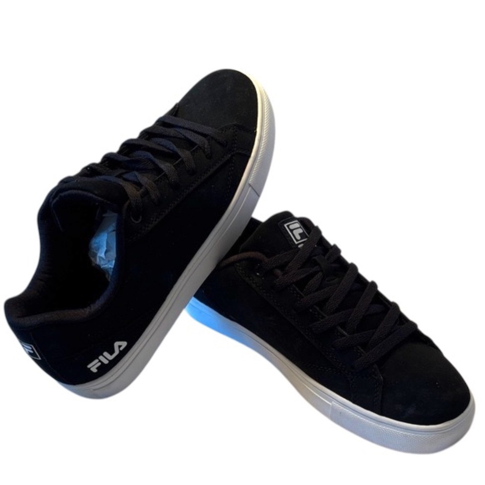 NWOT-Fila Classic Black and White Sneakers